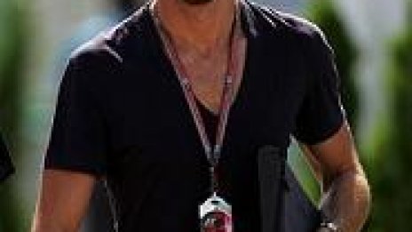 Бътън излиза за 100-тен път на пистата