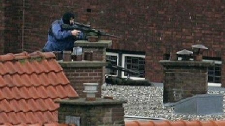 Холандските полицаи арестуваха седем души в антитерористична акция
