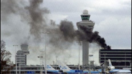 Пожар на летището в Амстердам взе 11 жертви