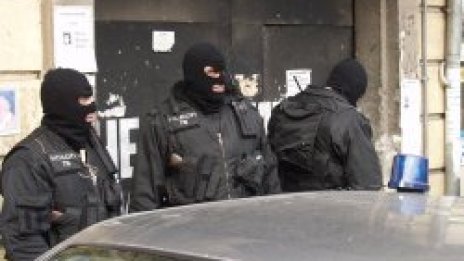 МВР прекрати отпуските и поиска съдействие от армията