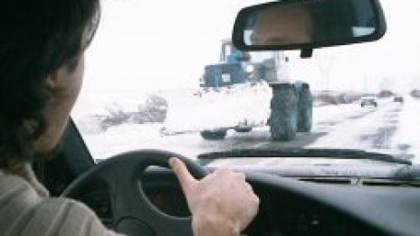 Опесъчават столичните улици от снощи по заповед на кмета Борисов