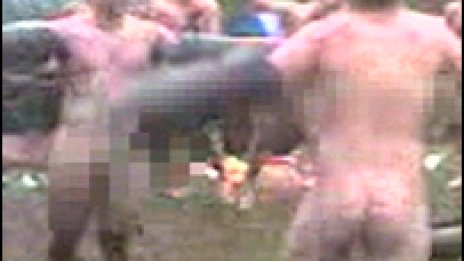 Скандални кадри показват униженията в Британския морски флот