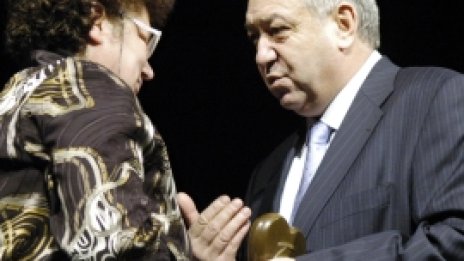 Наградиха българската майка Тереза