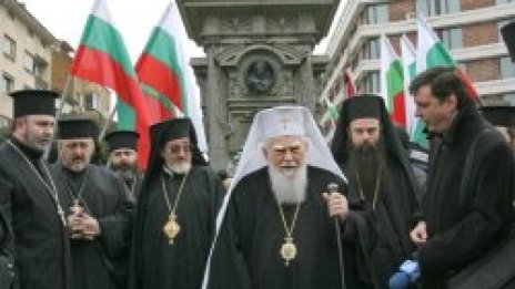 Паметникът на Васил Левски светва довечера