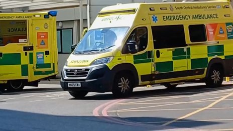 Супергрипът препълни болниците в Англия