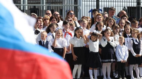 Русначетата ще учат от първи клас как "правилно да обичат родината си"