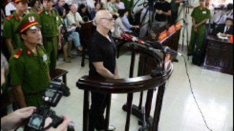Осъдиха певеца Гари Глитер на три години затвор за педофилия