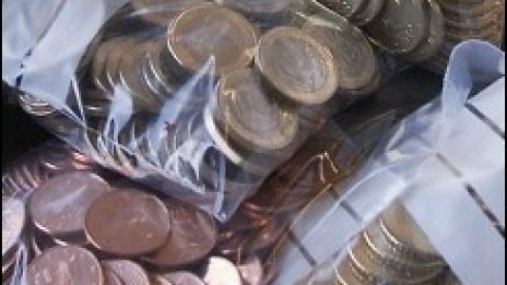 Препълнен сак издаде хилав обирджия