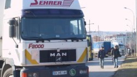 Два ТИР-а прегазиха човек в "Надежда"