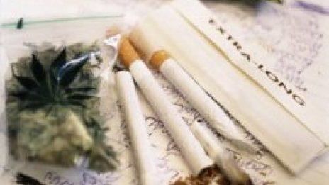 Майка награждавала сина си с марихуана за всяко написано домашно