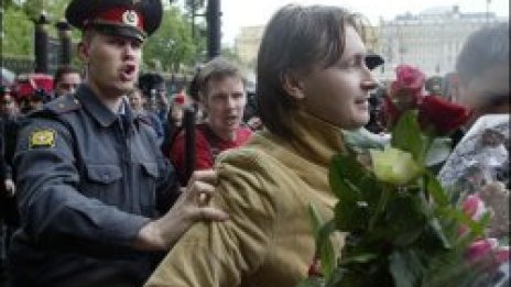 Първият гей парад в Москва предизвика масови безредици