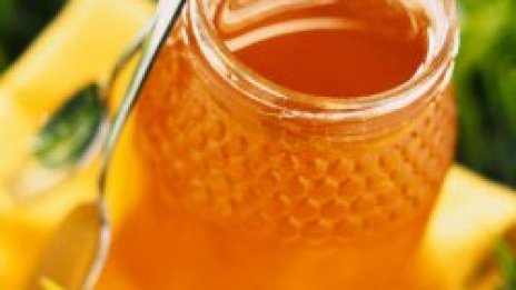 Кое е повече от три гърненца с мед?