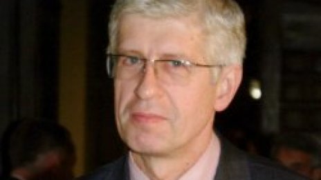 Кмет и министър впиха зъби един в друг