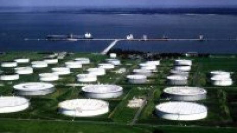 Петролът завършва седмицата с повишение от 4%