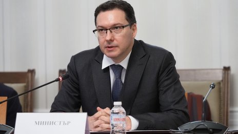 Митов даде по 400 лева на полицаи и служители в МВР за Коледа 