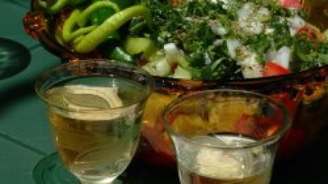 Македония се радва: България се прецака, ракията се спаси