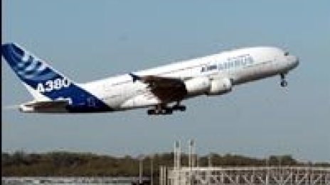 Невероятният Airbus A380 направи първи тестови полет с пътници