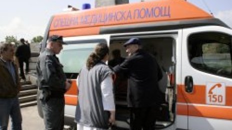 Младеж се мята от 12-я етаж в Добрич заради баба си в Истанбул