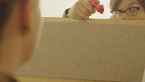 Продавач на детски играчки опита да ограби банка с водно пистолетче