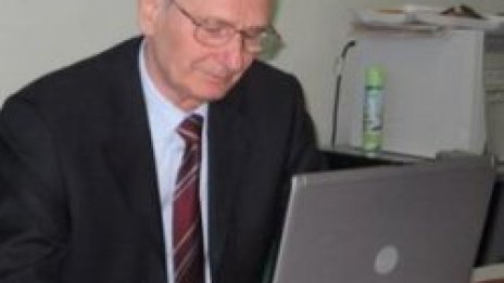 Онлайн дискусия телепортира Беронов в нета