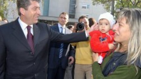 Студентски град кървавочервен, Първанов лети от щастие