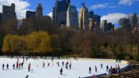 Огромна ледена пързалка откриват зад НДК