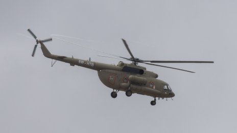 Петнадесет души загинаха при падането на военен хеликоптер в Перу