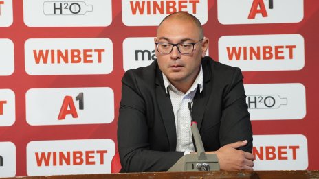 Нацелиха пресаташето на ЦСКА със стъклена бутилка по главата