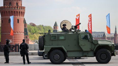 Парадът за Деня на победата в Русия без танкове - знак, че войната в Украйна не върви по план