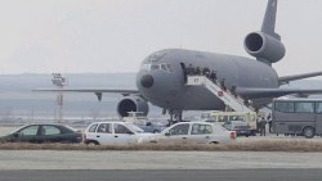 Като в тенджера сме, самолетите обаче летят