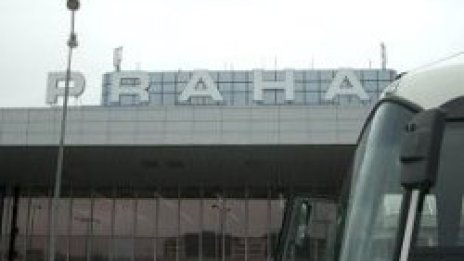 Пияният Вова подлуди екипажа на руски самолет, приземиха го в Прага