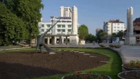 Няма такова чудо! Лидерката на &bdquo;Атака&ldquo; във Варна ухапа охранител