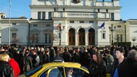 Опозицията настоява Румен Петков да бъде изслушан в пленарна зала
