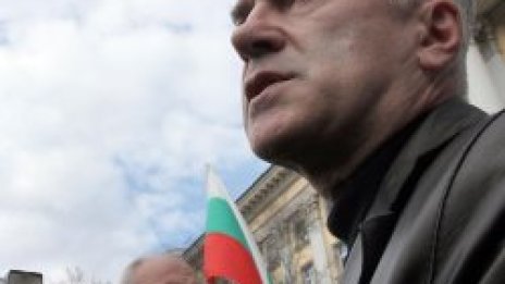 Атака иска да прави жива верига пред парламента