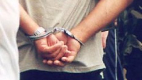 Хирург се поряза лошо &ndash; пипнаха го с подкуп