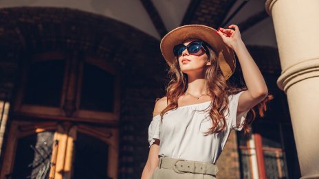 Летни дрехи, които да носите и през есента