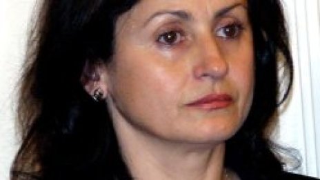 Емел Етем не се занимава с прохождащи политици