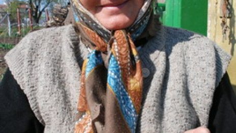 Зор, баба! Кокошка снесе рекордно великденско яйце