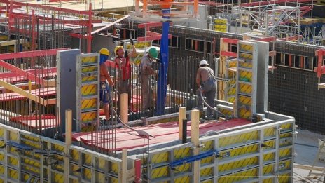 Внасяме ударно чужденци, за пет месеца над 24 000 