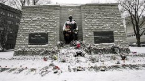 Откриха 12 ковчега под паметника на съветския войник в Талин