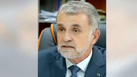 Мъж с качулка напдна и преби с прът адвокат Красимир Босев