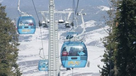 В планините е слънчево и тихо, време за зимни спортове