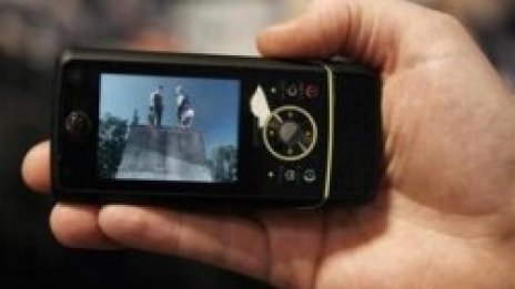 Motorola пуска нов 3G телефон, който ще възпроизвежда кинофилми