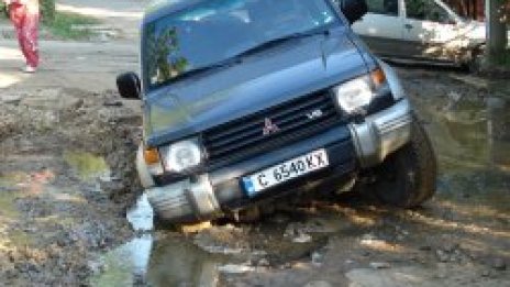 Джип пропадна до резиденциите на Първанов и Станишев