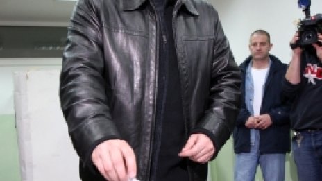 Станишев и 4% от населението вече гласуваха