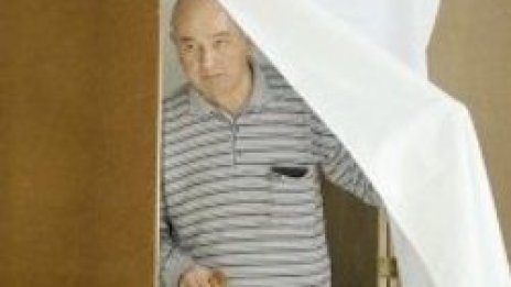 Трима се бият за челното място