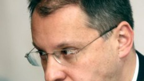 Станишев затяга редиците, погна министрите за отчети
