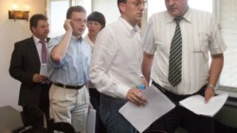 Десните изправят кривия път