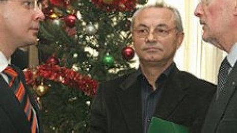 Гъста политическа мъгла, тъмно е като в...