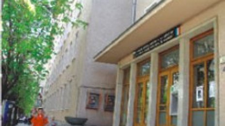 800 пълни отличници във Френската черно на бяло